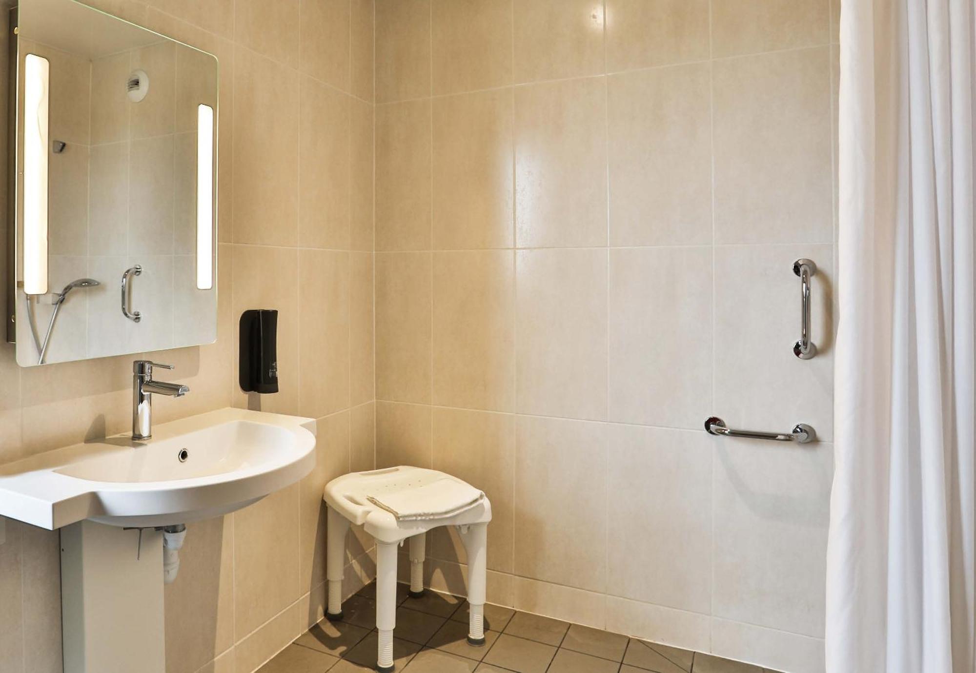 B&B Hotel Ле-Эрбье Экстерьер фото